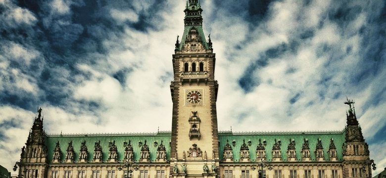 Von der Alster bis zur Speicherstadt: Hamburgs Wasserwelten erkunden